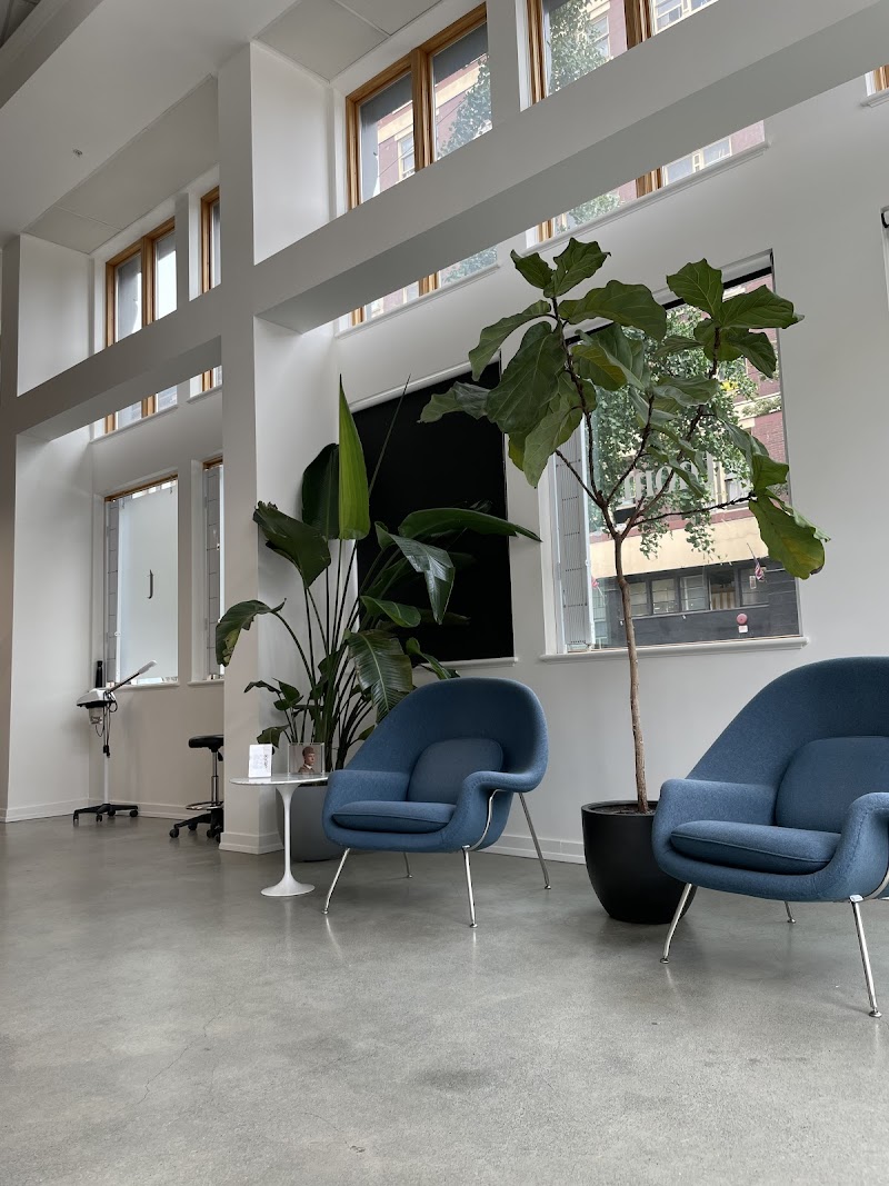 THOM STUDIO